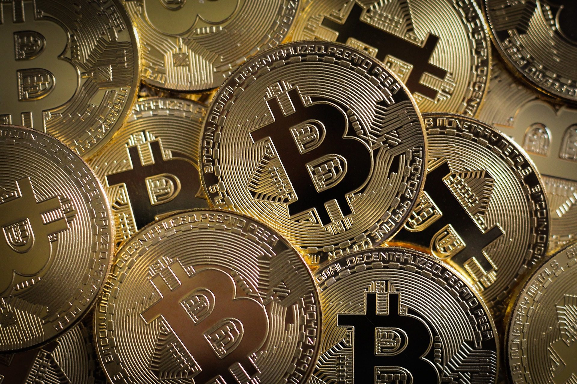 Factores que más ayudan al éxito de una ICO, según los análisis econométricos de varios autores