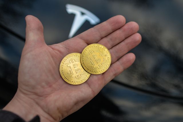 Tesla retomará los pagos en Bitcoin cuando se mine con más energía limpia