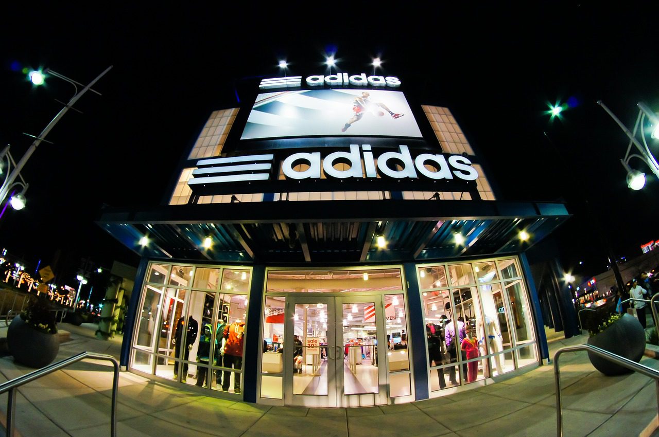 Adidas se asocia con el exchange de criptomonedas Coinbase