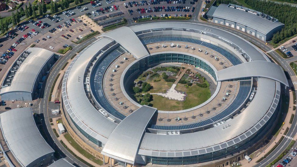 Cuarteles del GHCQ UK, el lugar donde se diseño y se mantuvo en secreto la criptografía asimétrica, al menos públicamente reconocido. 