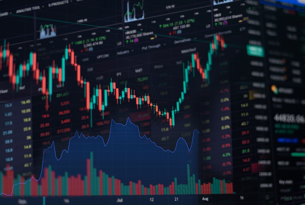 Criptomonedas caen tras aprobarse ETF de Bitcoin: ENS ganadora de la semana
