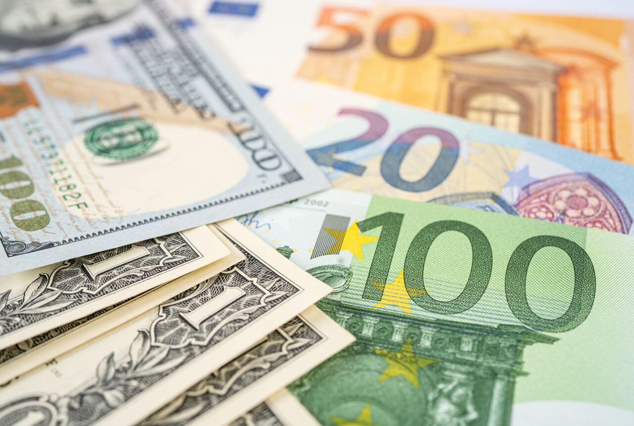 Derrota del euro frente al dólar en stablecoins: €300 millones frente a $154.000