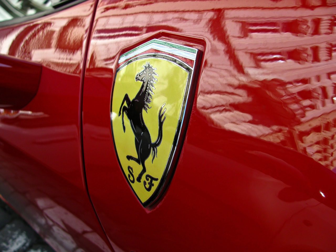 Comprar un Ferrari en España con criptomonedas ya es posible