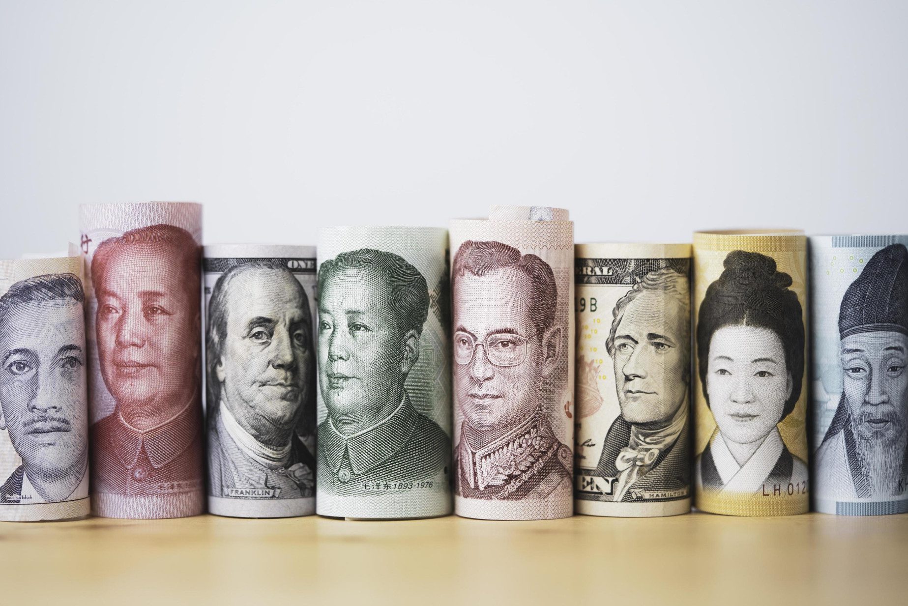 El florecimiento del dinero privado anclado al dólar, euro y yuan
