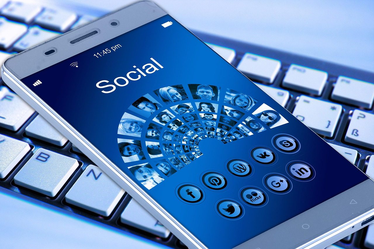 La compra de Farcaster por Neynar revela su fracaso como red social cripto de masas