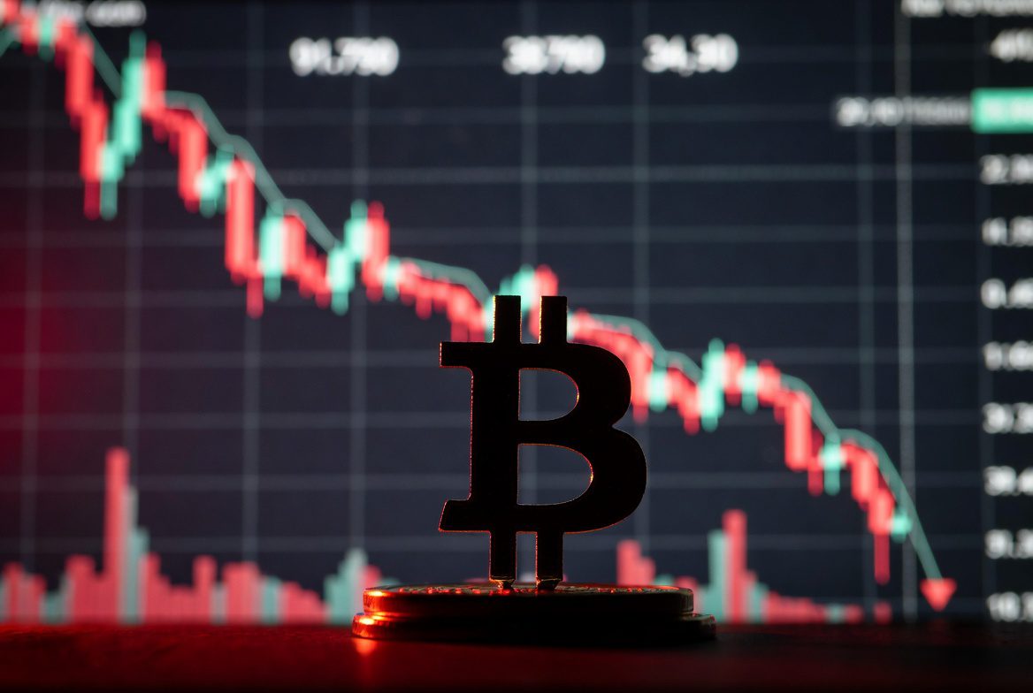 Bitcoin cae a $65.000 y arrastra al resto de altcoins