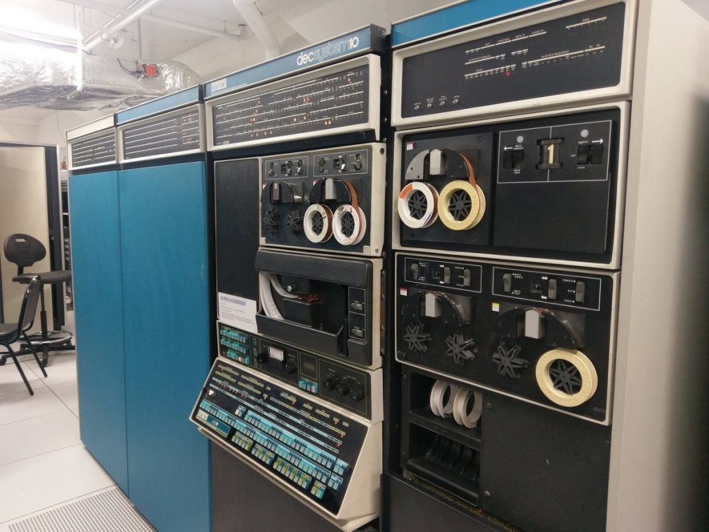 Un hombre crea un museo donde usar 1.700 sistemas operativos de los últimos 70 años