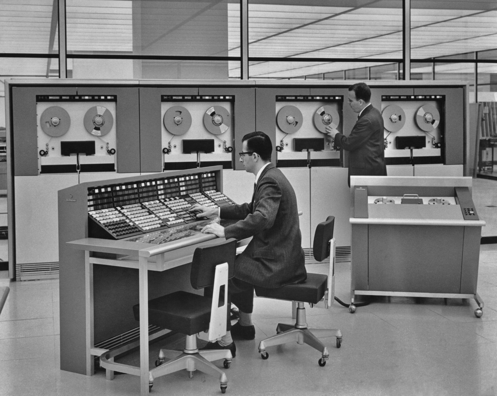 La sorprendente historia de COBOL, el software que sostiene el capitalismo digital