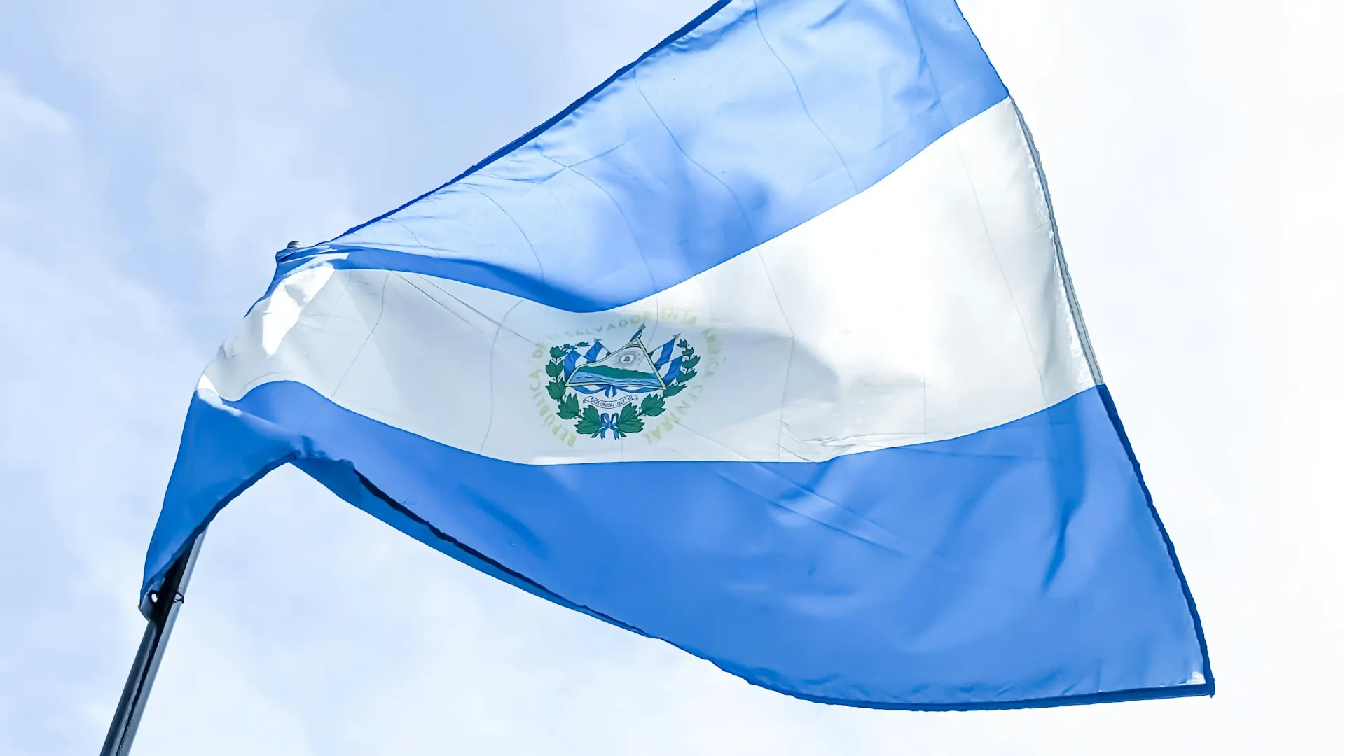 El Salvador registra 5.000 millones en RWA con la CNAD
